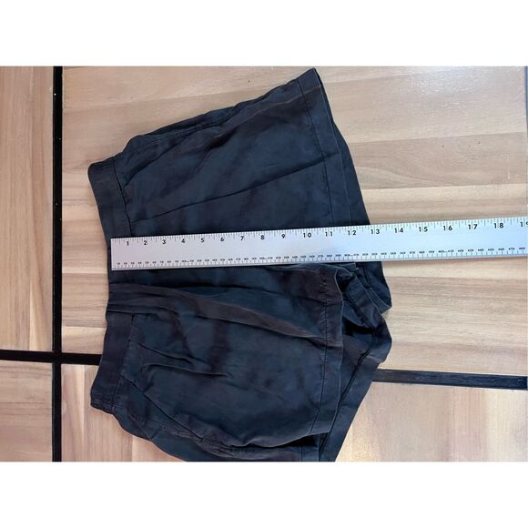 Lululemon Women's Size 4 Keepsake Pleated Tencel Shorts Hero Black - Picture 5 of 7